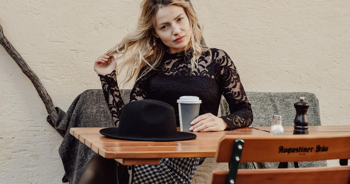 Your Season Style Playbook: Chic Outfits & Smart Beauty